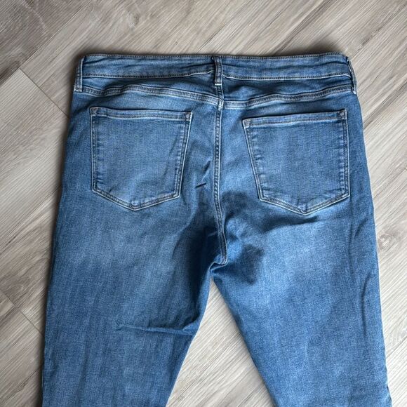 Old Navy ‘Rockstar” Capri, Cropped Jeans Size 16 - Picture 4 of 7